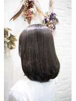 オラ ボーテ(Aura Beaute)&nbsp;大人女子　暗めカーキグレージュ　内巻きボブ