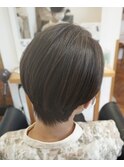 グレージュ×ショートボブ