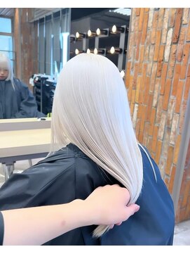 モニカ 原宿店(MONIQA) ホワイトカラー