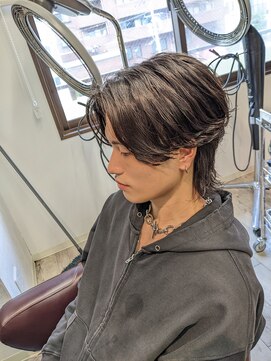 コワファーストナガサキシャンプーボーイ(COIFF1RST NAGASAKI SHAMPOO BOY) センターパートウルフ×フェザーパーマ