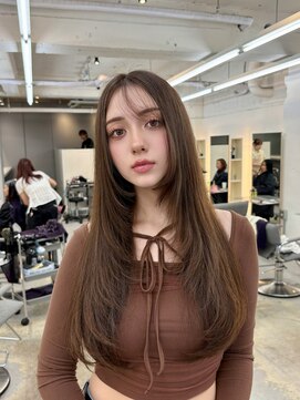 ヒュー 広島(HEW) 20代30代外国人風シースルーレイヤーカットダークグレージュ