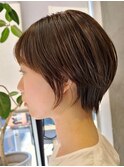 横浜西口切りっぱなしボブ外ハネボブワンカラーオリーブベージュ