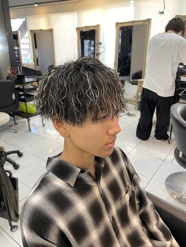 アイズ 海老名(AIZU) ツイストスパイラル　ツイストパーマ　縦落ちパーマ　眉毛