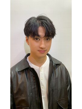 レボルトヘアー(R EVOLUT hair) MEN’S HAIR/波巻きツイストスパイラル/リバースセンターパート
