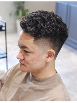 ハングアウト(Hangout) バーバースタイル/フェードカット/テーパーフェード/パーマ