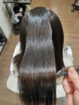 ドゥージングヘアースクラッチ(Dozing Hair Scratch) PH移行縮毛矯正