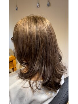 ビューティーワークスループライン(beautyworks LoopLine) グレージュカラーが素敵なツヤミディ