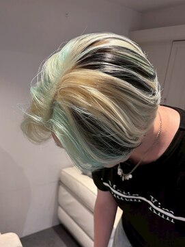 ベレーザ 渋谷(BELEZA) 15849渋谷サーフフェザーショートセンターパート金メッシュ