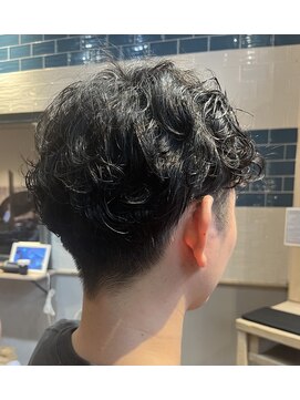 フラミューム 上野(flammeum) 刈り上げパーマ