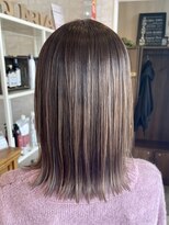 クオリア(Quaria)&nbsp;外国人風バレイヤージュハイライトカラーミルクティーグレージュ