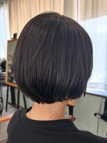 シェリー(Cherie) バーム仕上げで簡単に毛束感! 艶々ミニボブ