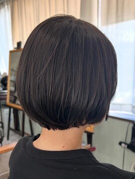 シェリー(Cherie) バーム仕上げで簡単に毛束感! 艶々ミニボブ