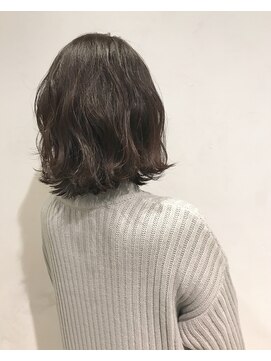 ヴァンクシー バイ ルナ(VANKCY by Luna) 赤味無し 暗めアッシュ 透明感 簡単 ボブ ラフ 巻き髪 外ハネ