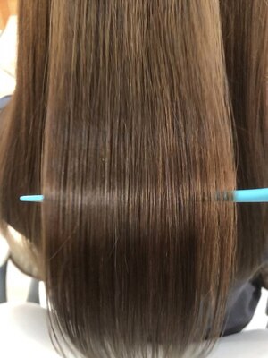 《ヘアケア×デザイン》で髪に潤いを与えつつ”なりたい姿”を叶える♪話題の酸熱トリートメント導入店！