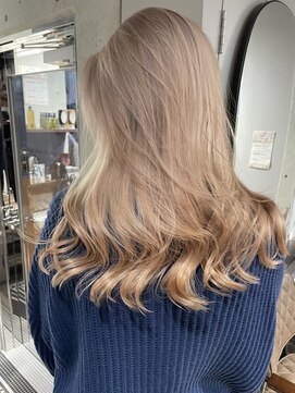 リバレッジ 白金(Leverage) ミディアムホワイトベージュ  30代40代【白金/目黒】担当 濱口