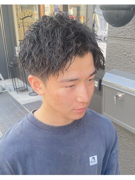 フリーク バーバーショップ 都島店(FREAK BARBER SHOP) 黒髪短髪ツーブロックアップバングツイストスパイラルパーマ