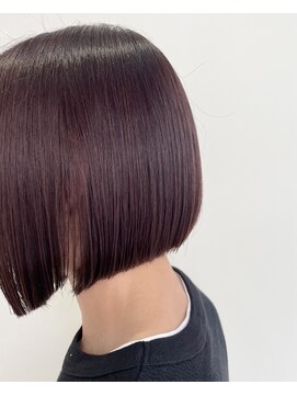 ディスアンドザット あびこ店(THIS&THAT) ボルドーカラー×前下がりボブ