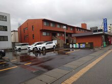 テナント横の共有駐車場がご利用できます！！