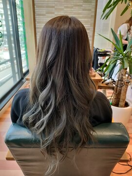 ルッカランス 王子店(Lucca Lance) ４月　オリーブラテカラー