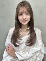 ナナローネス 渋谷(nana loness) レイヤーカット ロングレイヤー 顔まわりレイヤー ベージュ