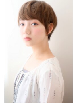 アイビー(Ivy) 後頭部に丸みを残した丸みショート