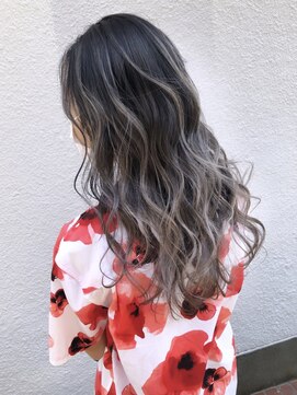 メリー(merry craftsman's factory) 外国人風バレイヤージュ、ハイライトカラーアッシュグレージュ