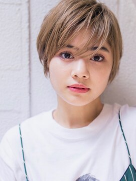 ピズム(PISM) 耳かけカジュアルイメチェンショート/フォギーベージュ