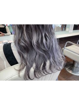 《ハイライト/インナーカラー/バレイヤージュ》など今をときめく最旬デザインカラーが思いっきり楽しめる☆