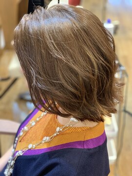 エクリ 麻布十番(equri) 外はねミディ　20代30代40代　ベージュ