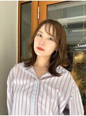 くびレイヤーエモージュ似合わせ外ハネカールセミディ