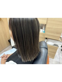 【白髪ぼかし】ナチュラル×デザイン性のある白髪ぼかし！いつまでも美しくありたい自分の理想の髪色へ♪