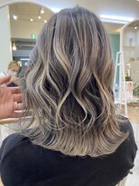 ロミー 本厚木(ROMMY.) 20代~50代☆ハイライトブリーチアッシュ☆韓国風巻き本厚木