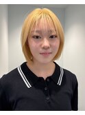 切りっぱなしボブ顔周りレイヤー抜きっぱなしブロント小顔ヘア