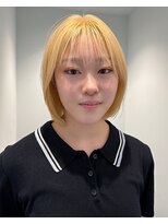 ノラ ウメダ(NORA UMEDA)&nbsp;切りっぱなしボブ顔周りレイヤー抜きっぱなしブロント小顔ヘア
