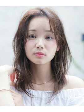 エイミー(Aimee) Aimee ナチュラルレイヤー×ヌーディベージュ