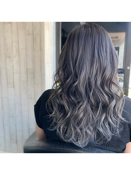 ジーキャトル(G-quatre) アッシュグレーバレイヤージュ