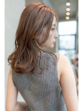 メゾンバイハバナ(maison by HAVANA) 大人かわいいフェザーバングカーキグレージュミディアムウルフ