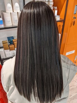 コワファーストナガサキシャンプーボーイ(COIFF1RST NAGASAKI SHAMPOO BOY) コントラストハイライト×ホワイトベージュ