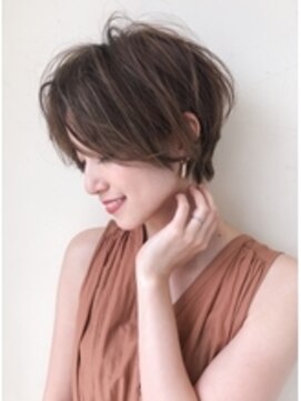 アドレバイハピネス(ADORE by happiness) 大人可愛い小顔エッジショートサイド　30代40代