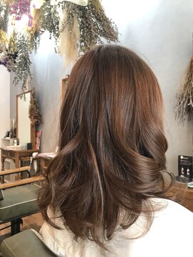 ヘアーサロン アンズ 上品さと柔らかさのグレージュ