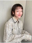 オン眉/ベージュインナー/肩上ボブ