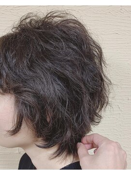 ジギィー(Ziggy) パーマみたいなショートヘア