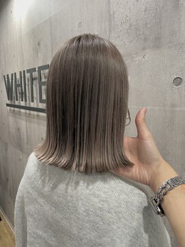 アラレ(ARARE) 切りっぱなしボブ+ミルクティーグレージュ