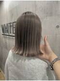 切りっぱなしボブ+ミルクティーグレージュ