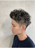 刈り上げショート×波打ちパーマ×ハイライト　ブリーチデザイン