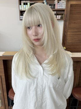 リヴ ウメダ(LIV umeda) ホワイトブロンド/レイヤーカット/ケアブリーチ/ダブルカラー