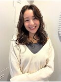 セミロング レイヤーカット 顔周りカット 巻髪 艶髪 透明感