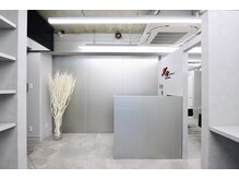 ケイバイミシェリー(kei by misherry)の雰囲気（newopen.デザインアワード受賞の内装/光とステンレスの上質空間）