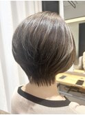 くびれショートボブ　× 透明感グレージュ
