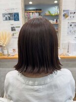 アカラ(AKALA) 切りっぱなしボブ×ブラウンカラー